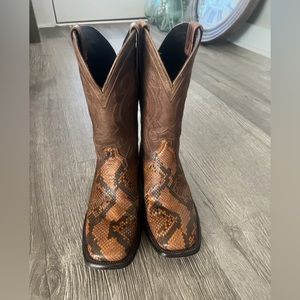 Tecovas, “Blake” size 10D. Worn once. Out of stock online